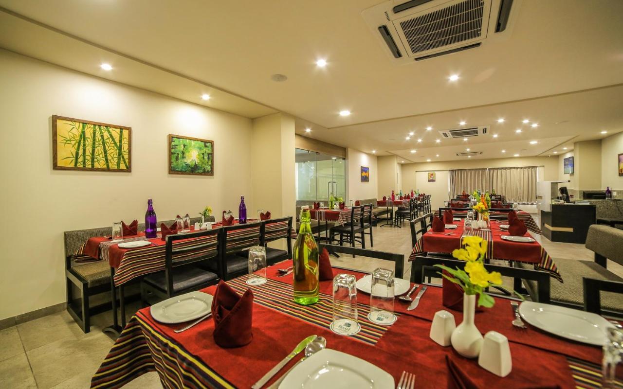 The Basil Park Hotell Bhavnagar Exteriör bild