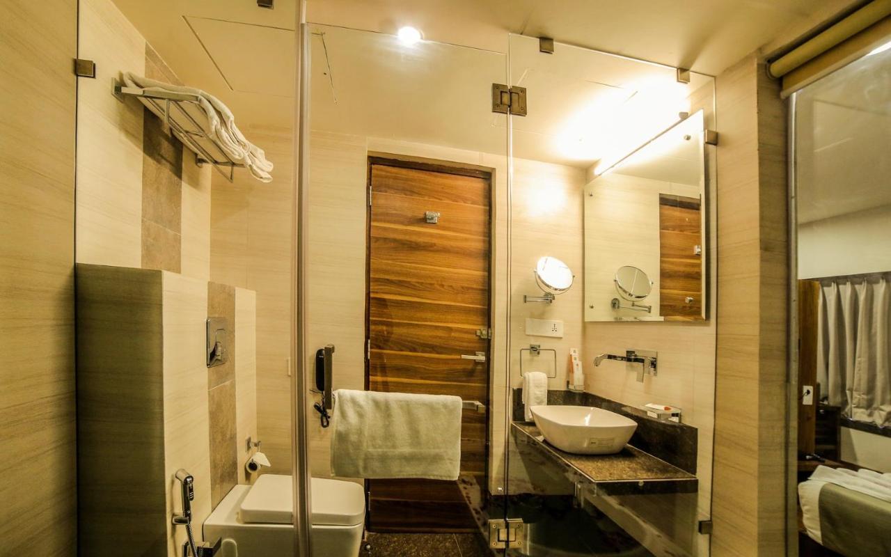The Basil Park Hotell Bhavnagar Exteriör bild