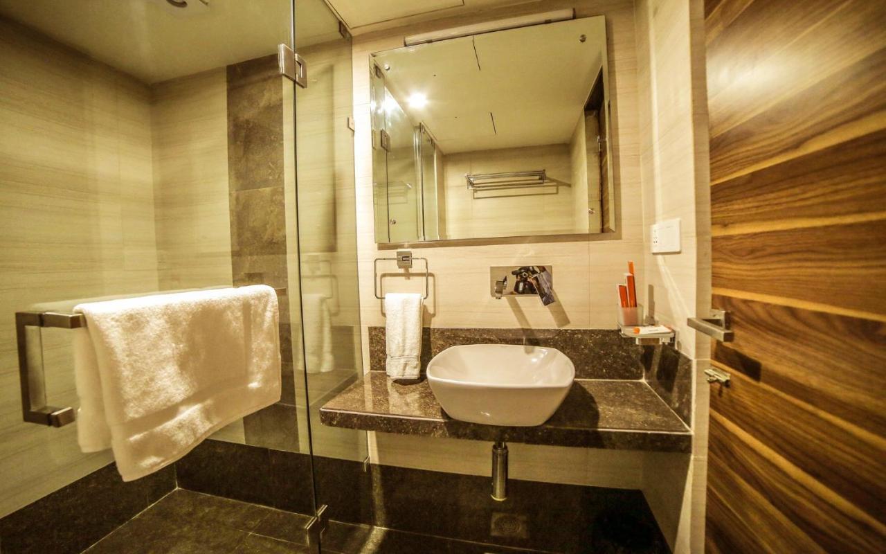 The Basil Park Hotell Bhavnagar Exteriör bild
