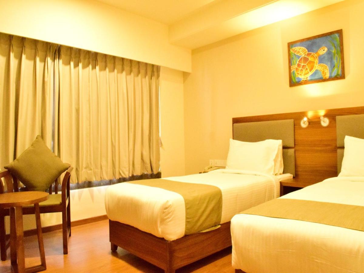 The Basil Park Hotell Bhavnagar Exteriör bild