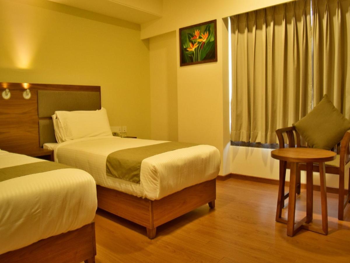 The Basil Park Hotell Bhavnagar Exteriör bild