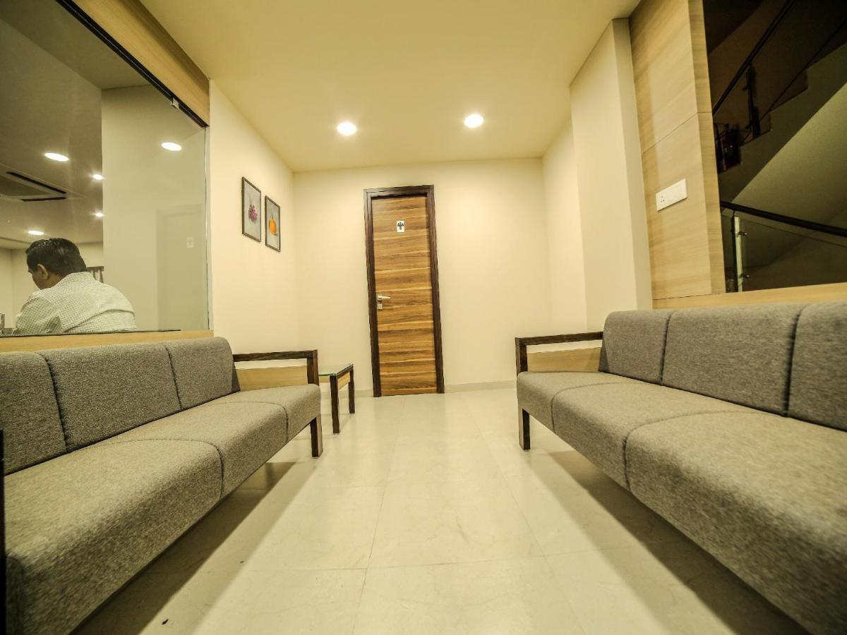 The Basil Park Hotell Bhavnagar Exteriör bild