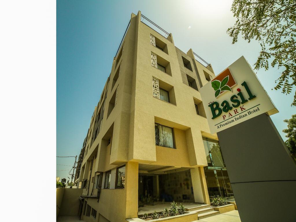 The Basil Park Hotell Bhavnagar Exteriör bild