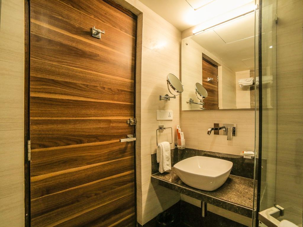 The Basil Park Hotell Bhavnagar Rum bild