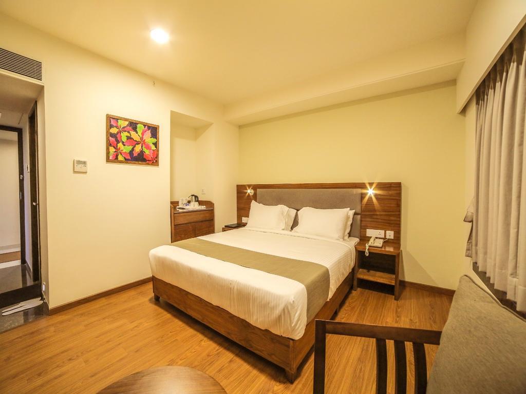 The Basil Park Hotell Bhavnagar Rum bild