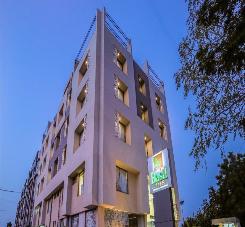 The Basil Park Hotell Bhavnagar Exteriör bild
