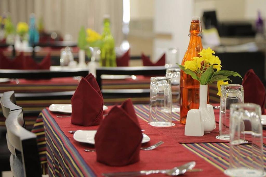The Basil Park Hotell Bhavnagar Exteriör bild